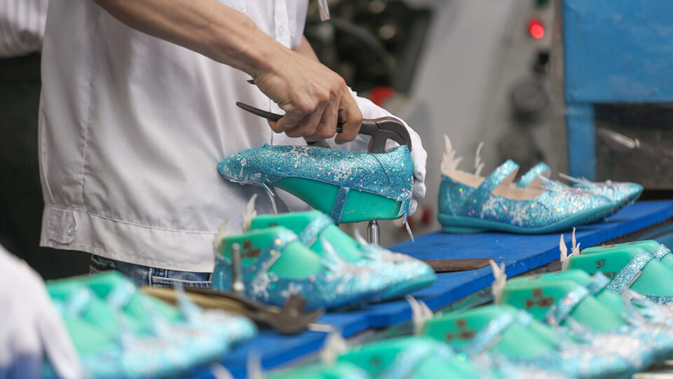 nhà máy sản xuất giày